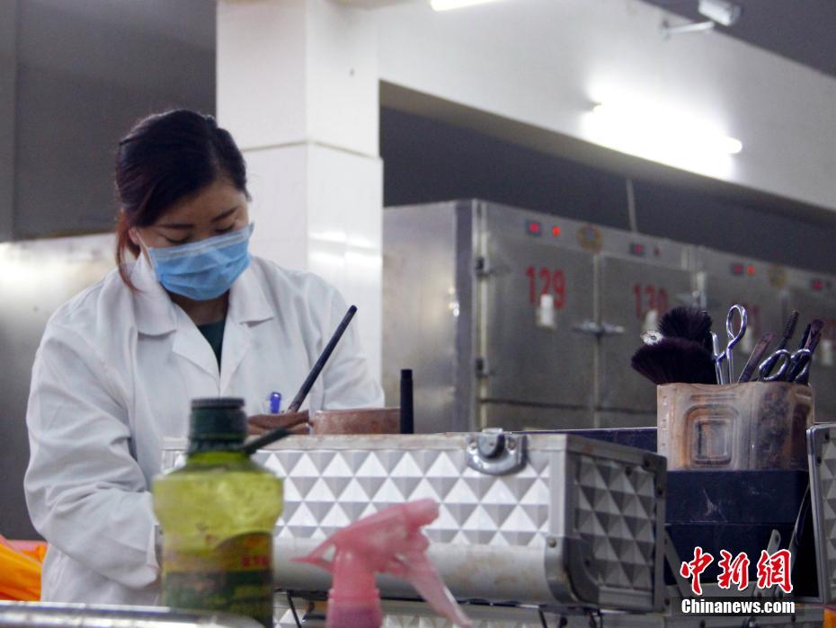 探訪廣西90后女遺體化妝師 堅(jiān)守五年護(hù)送逝者最后一程（組圖）