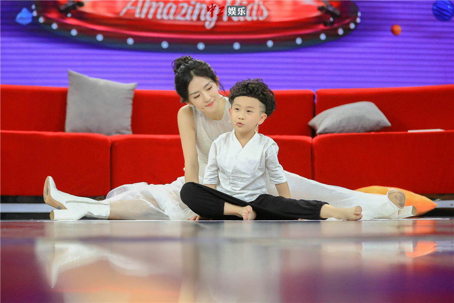 “娜式英語”重出江湖 《神奇的孩子》迎美國舞王