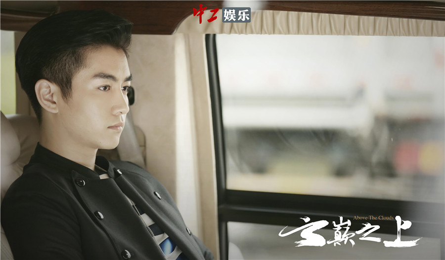 《云巔之上》破2億 袁姍姍陷“項(xiàng)鏈門(mén)”陳曉機(jī)智化危機(jī)