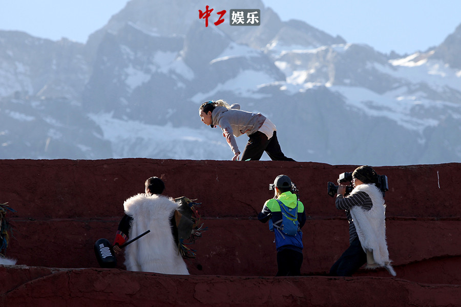 《二十四小時(shí)》吳磊麗江跑酷帥翻網(wǎng)友 陳坤開(kāi)座談會(huì)聊人生
