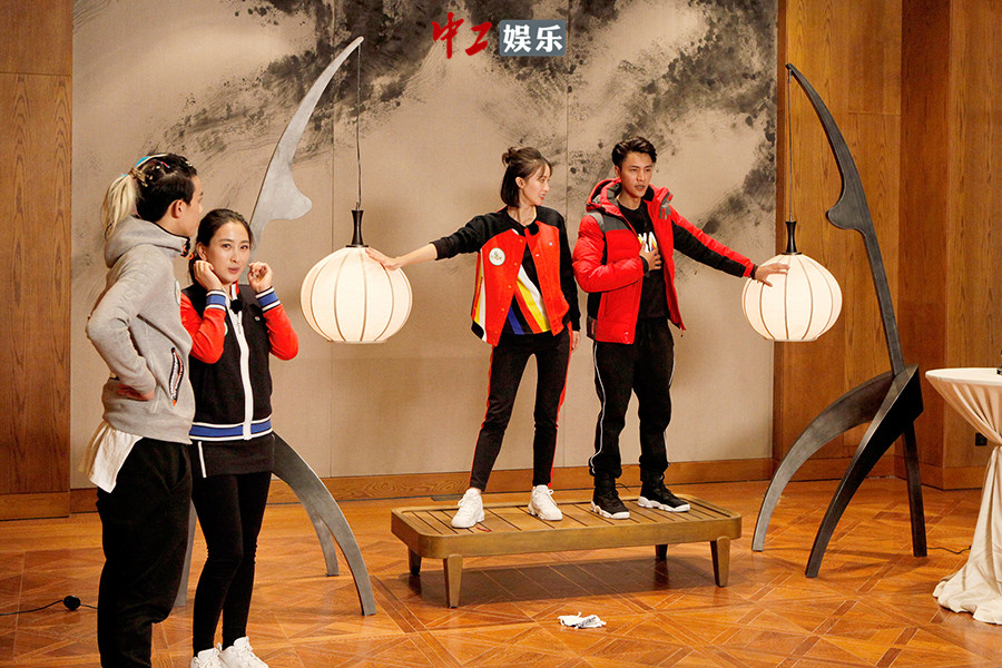 《二十四小時(shí)》吳磊麗江跑酷帥翻網(wǎng)友 陳坤開(kāi)座談會(huì)聊人生