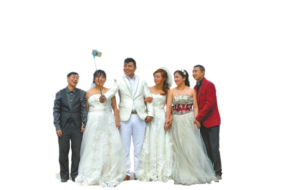 甜蜜浪漫!三對(duì)打工夫妻成都興隆湖邊補(bǔ)拍婚紗照(組圖)