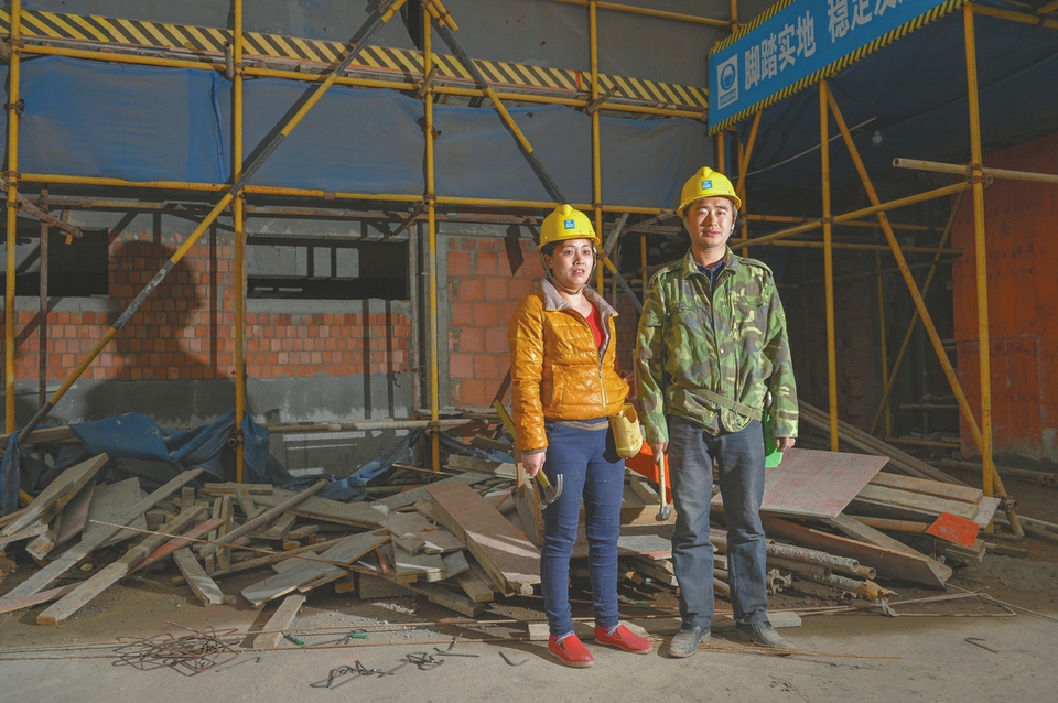 甜蜜浪漫！三對打工夫妻成都興隆湖邊補(bǔ)拍婚紗照（組圖）