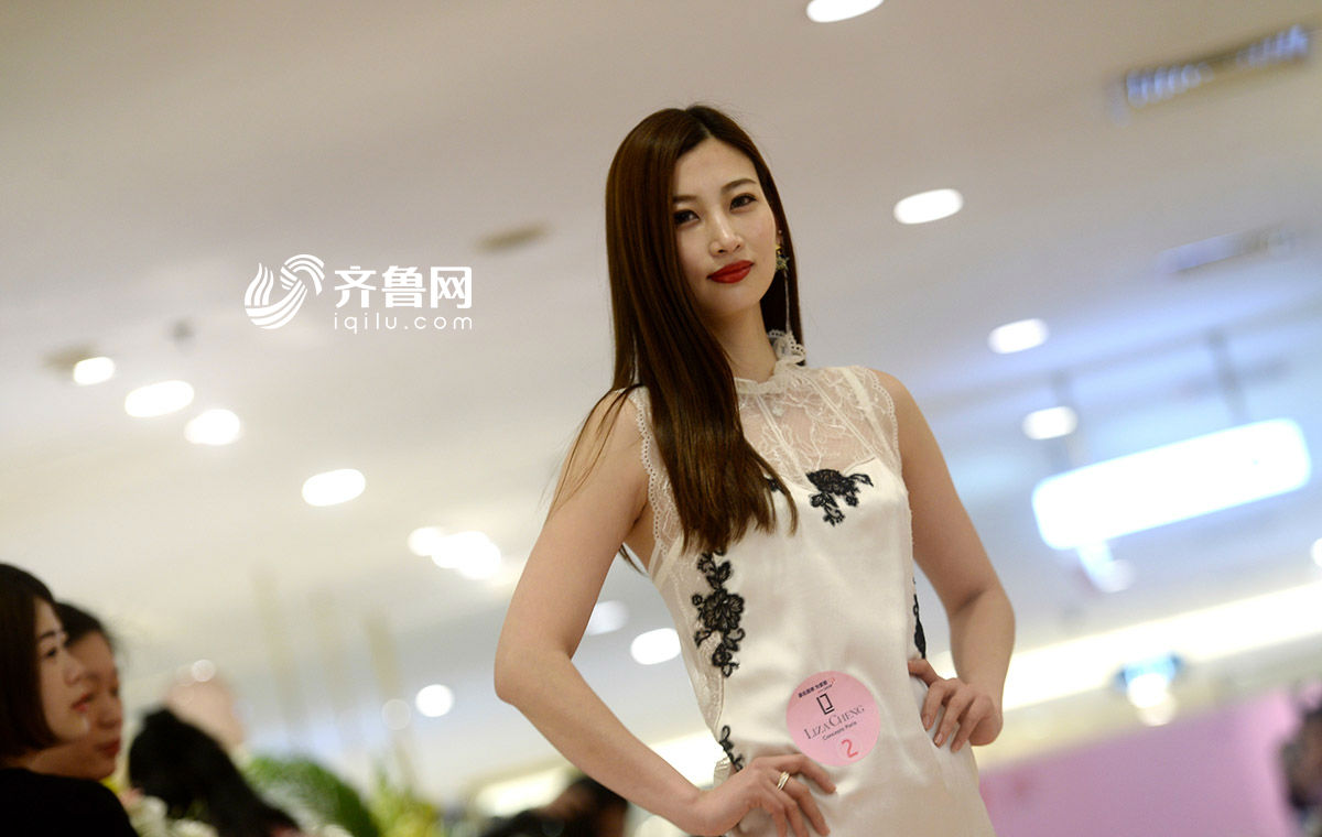 三八節(jié)來襲 濟(jì)南商家讓模特穿內(nèi)衣走秀引顧客