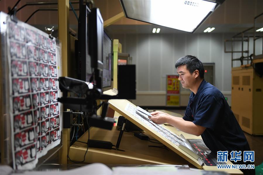 尼泊爾鈔票“中國造” 中方簽下2.6億張鈔票印制訂單