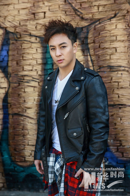 釋小龍最新寫真曝光 漫步街頭隨性帥氣