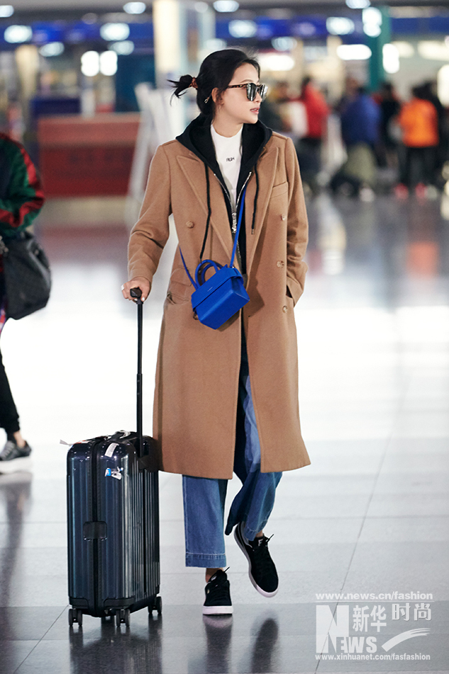 孫怡最新機(jī)場街拍曝光 酷勁十足簡約風(fēng)