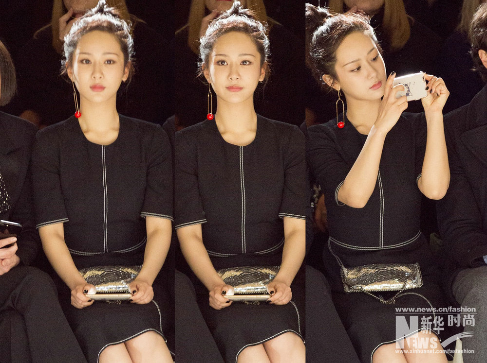 楊紫時裝周獻首秀 高馬尾櫻桃紅別針清新靈動