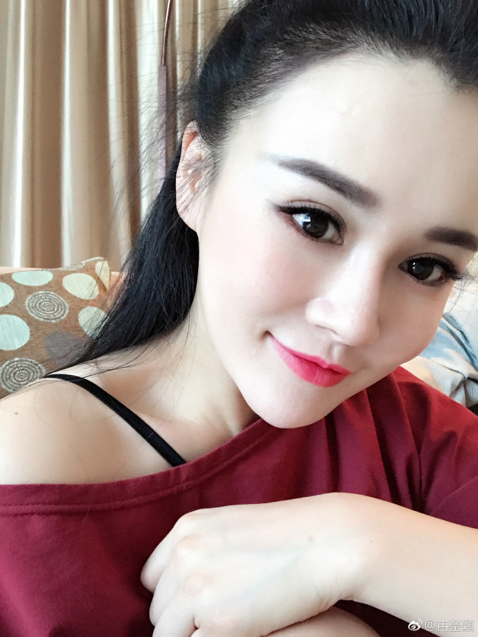 冉瑩穎曬自拍美照 網(wǎng)友：我只看見(jiàn)了“鴿子蛋”【圖】