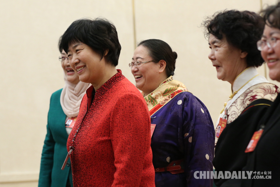 青海代表團(tuán)全體會(huì)議向媒體開(kāi)放