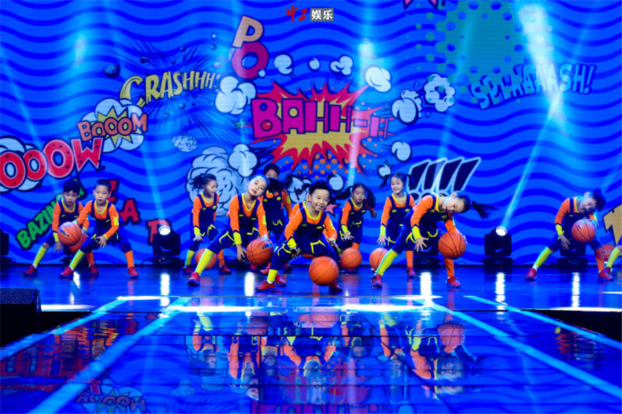 《神奇的孩子》“籃球小人國(guó)” 萌趣抱團(tuán)玩出陽(yáng)光新高度[組圖]