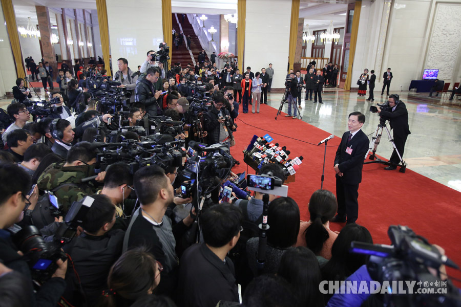 “部長通道”采訪部長