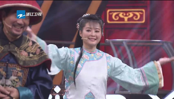 《紀曉嵐》17年后重聚 “杜小月”深情擁抱王剛