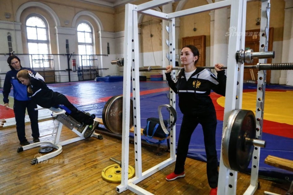 高顏值高材生！俄航天學院培養(yǎng)美女間諜讀圖員