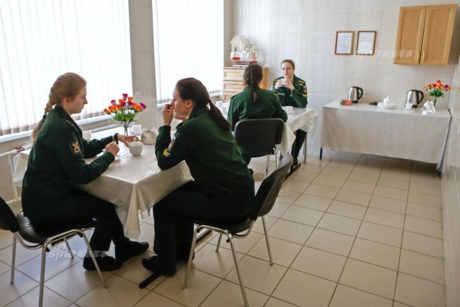 高顏值高材生！俄航天學院培養(yǎng)美女間諜讀圖員