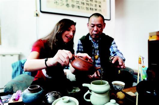 美女留學生來中國學武術 課外做主播