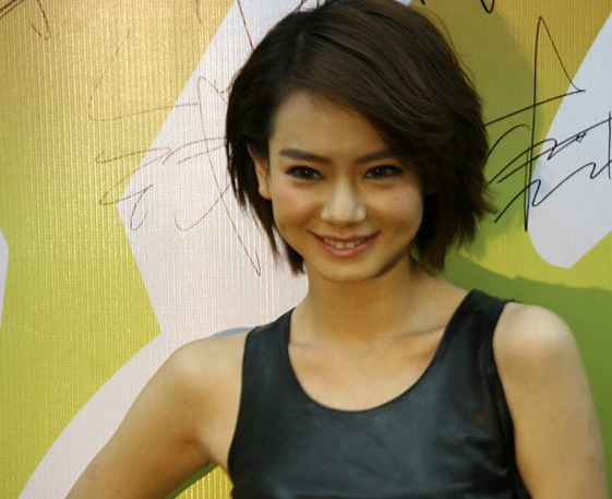 45度角度扒娛圈美顏：楊冪下巴干癟李沁美嘴滿分