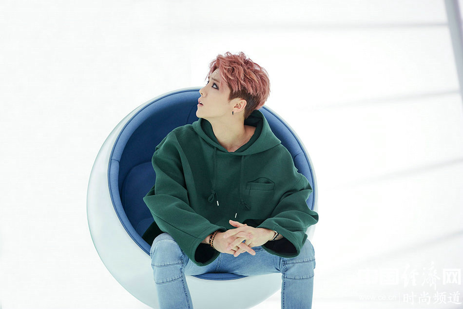 鹿晗《敢》練習室MV上線 拒絕窺私引跨界樂評