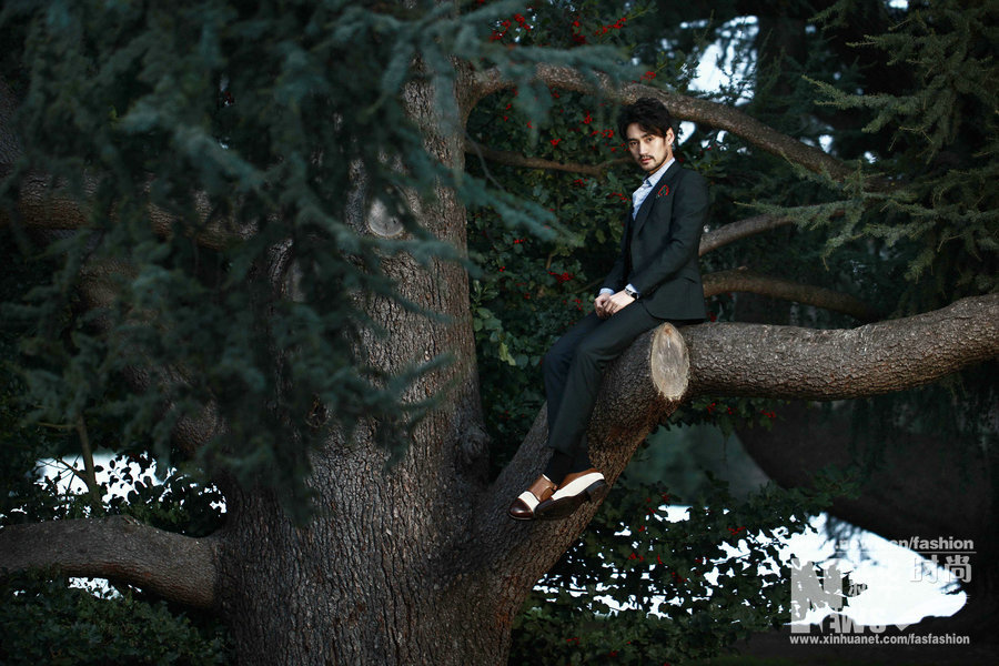 袁弘科莫湖時尚大片發(fā)布 蓄須增添型男魅力