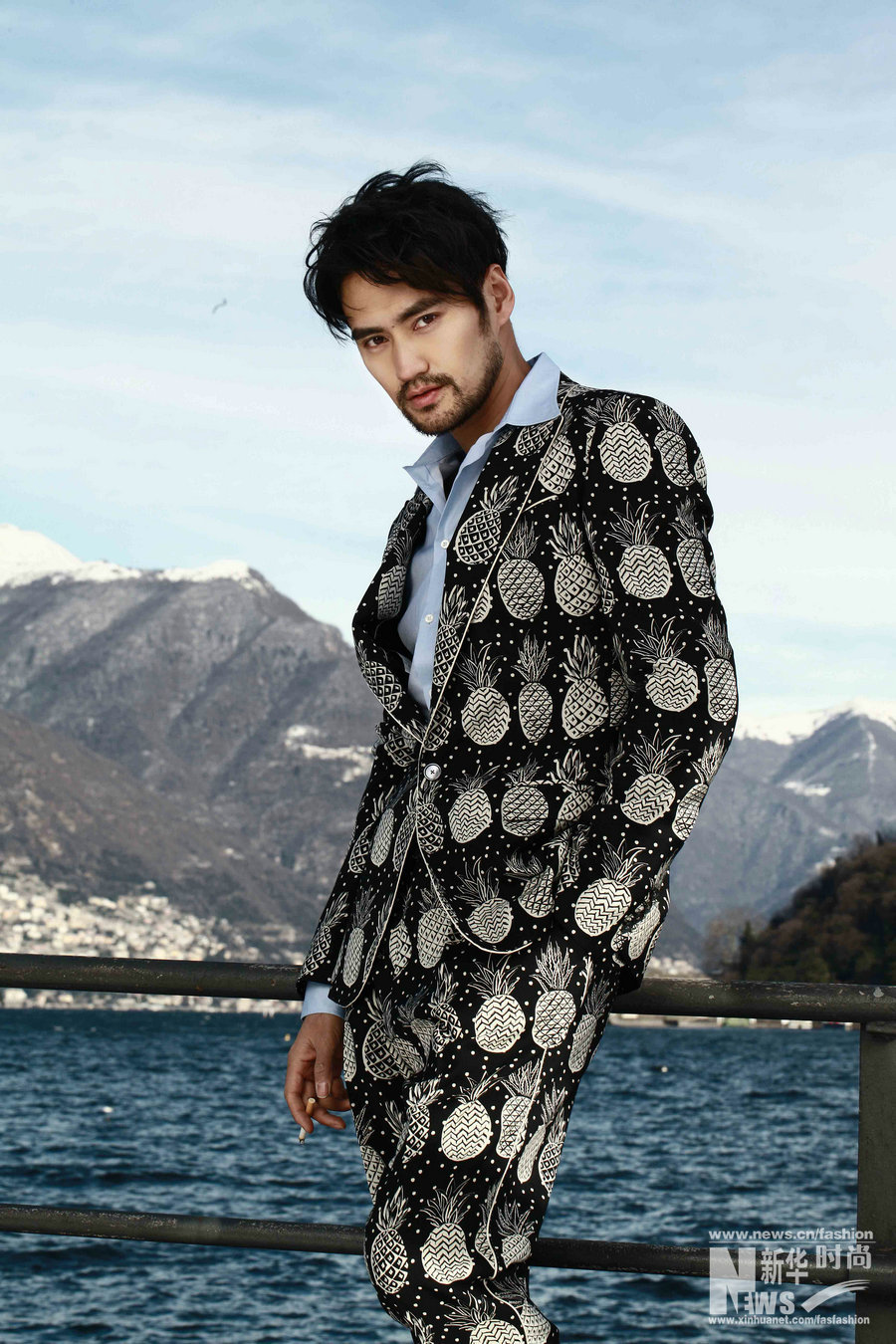 袁弘科莫湖時尚大片發布 蓄須增添型男魅力