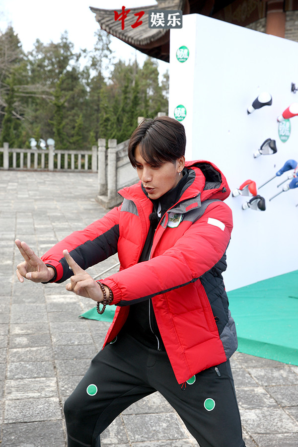 《二十四小時(shí)》“大理論劍”群雄過(guò)招 吳磊、董力“擊劍”對(duì)決