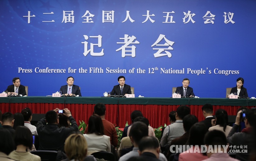 商務部部長鐘山就“改革開放調結構 創新驅動促發展”答記者問