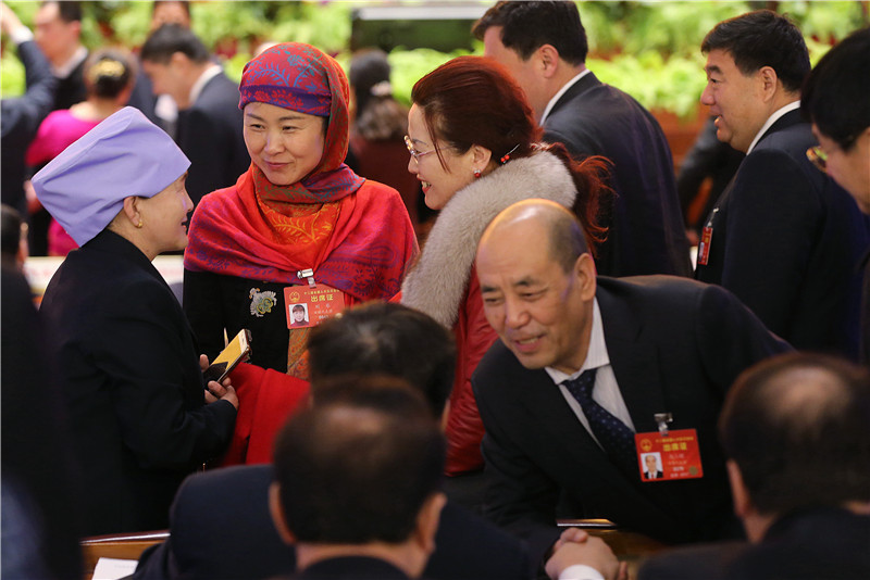 十二屆全國(guó)人大五次會(huì)議舉行第三次全體會(huì)議