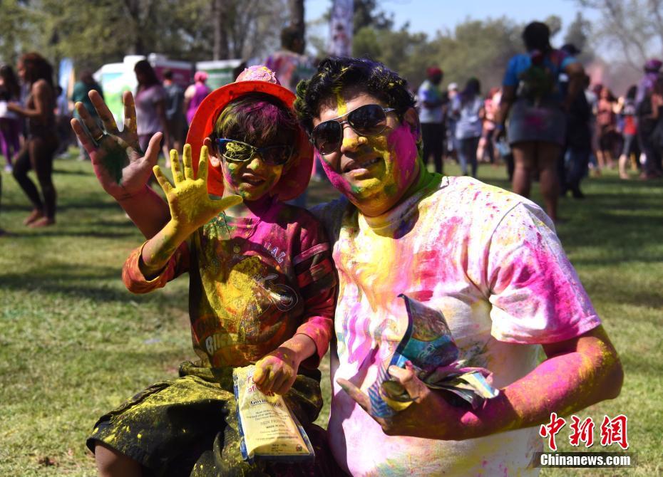 美國(guó)洛杉磯色彩節(jié)引民眾狂歡