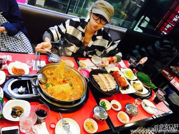 娛樂圈吃貨多：趙麗穎毛曉彤林允張?zhí)鞇圩類鄢?/></p>
</div>

<div width=