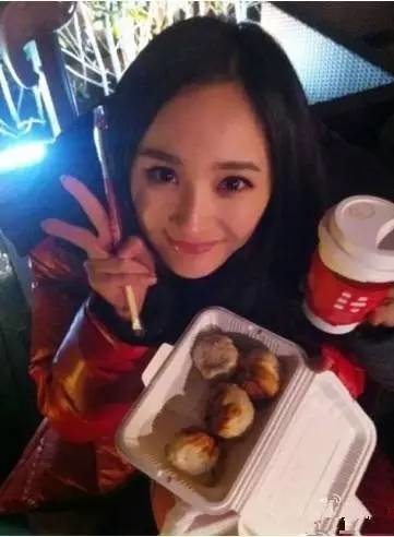 娛樂(lè)圈吃貨多：趙麗穎毛曉彤林允張?zhí)鞇?ài)最愛(ài)吃