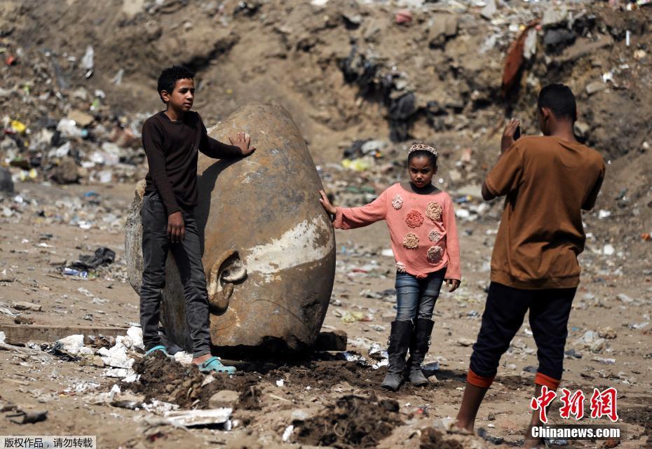 埃及貧民窟現(xiàn)3000年前法老雕像（組圖）