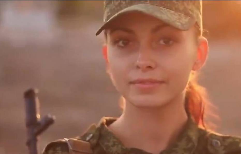 俄媒曝光美女坦克部隊 顏值與戰(zhàn)斗力成正比