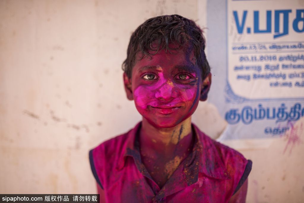 最多彩的笑臉 記錄印度金奈胡里節兒童肖像