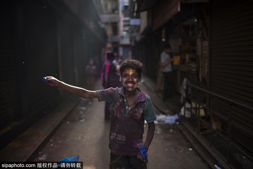 最多彩的笑臉 記錄印度金奈胡里節兒童肖像