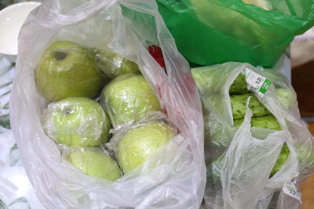 女兒遠嫁 父母跨越數千里為她背來了這些(組圖)