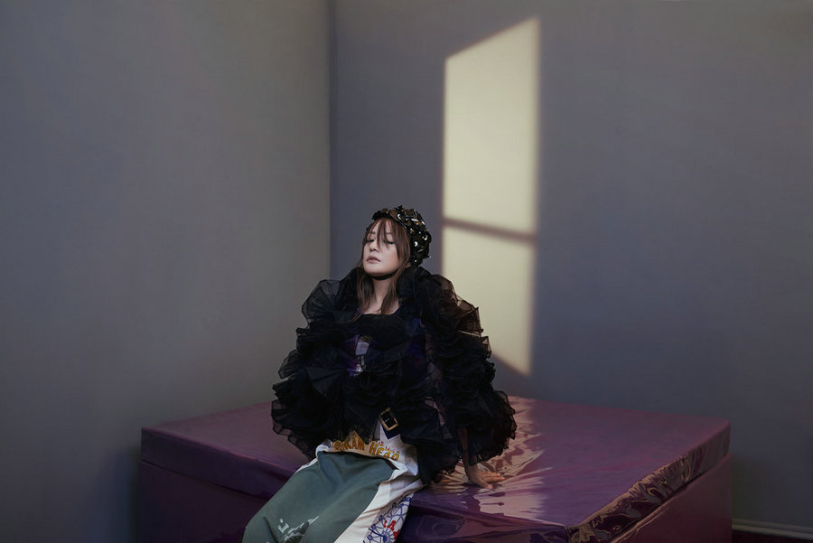 趙薇先鋒藝術感大片曝光 或掀起魅力新風尚