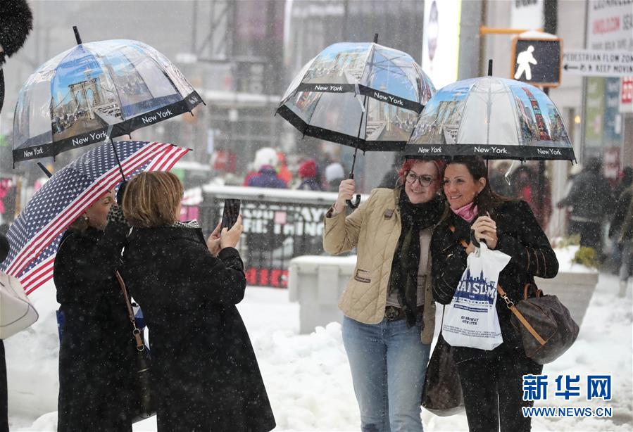美國東北部遭遇暴風(fēng)雪 數(shù)千航班取消（組圖）