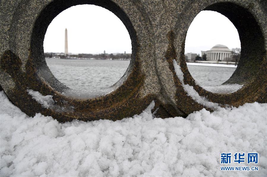 美國(guó)東北部遭遇暴風(fēng)雪 數(shù)千航班取消（組圖）