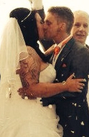 不靠譜夫妻騙親友辭職 稱自己有2億英鎊遺產