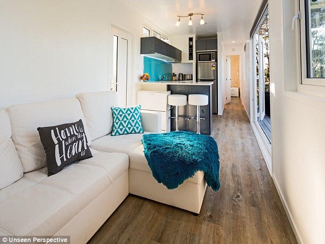 女子癡迷小空間生活 用集裝箱打造夢幻小屋（組圖）