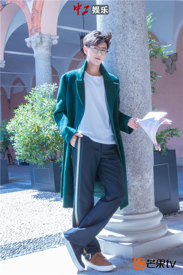 《快樂(lè)男聲》簽黃子韜做代言人 誓打造地表最潮偶像