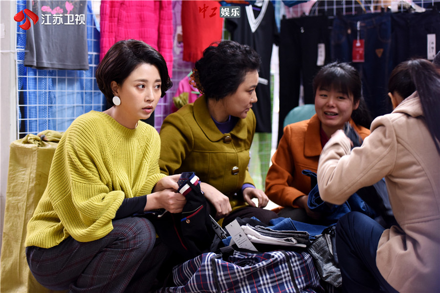 當(dāng)“雞毛”遇上“打假風(fēng)暴”:《雞毛飛上天》看張譯殷桃如何挽救信任危機(jī)