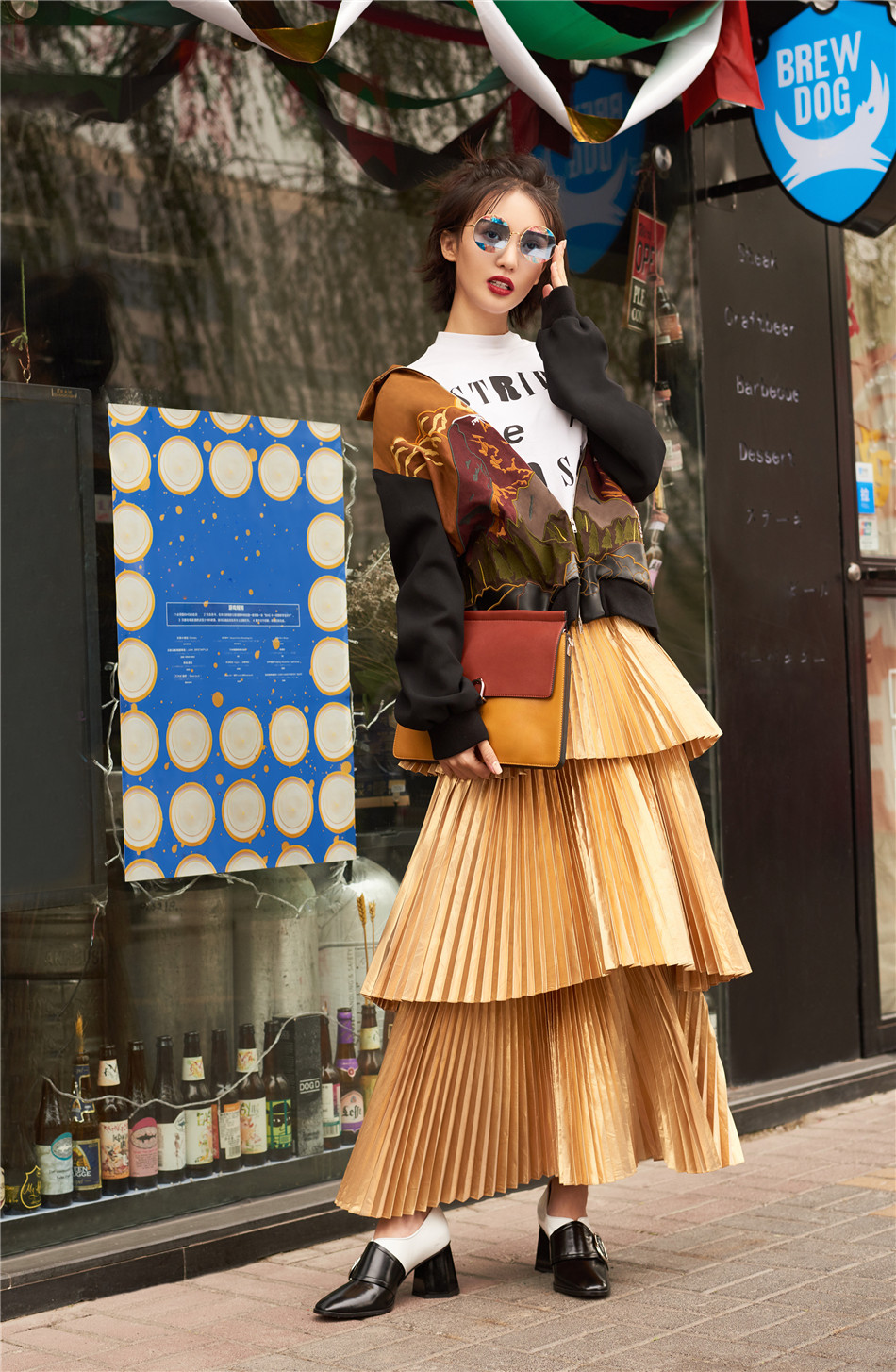 鬼馬金晨英倫復(fù)古look秀長(zhǎng)腿帶你一起喚醒女王范