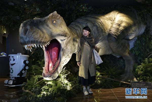 恐龍機器人是服務員！ 日本現(xiàn)“奇異賓館”（組圖）