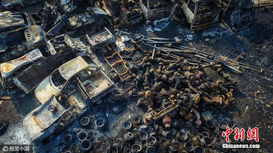 ?？?000多輛車一夜間被燒剩鐵架 場面觸目驚心