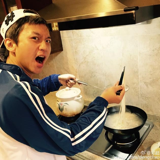 “賢惠”的男星：張杰為謝娜發(fā)聲 黃曉明減工陪baby