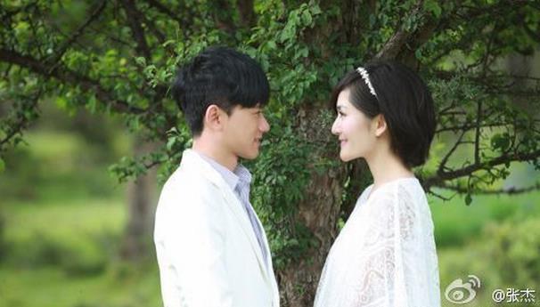 “賢惠”的男星：張杰為謝娜發聲 黃曉明減工陪baby