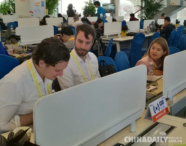 2017博鰲亞洲論壇:各路媒體投入緊張報道