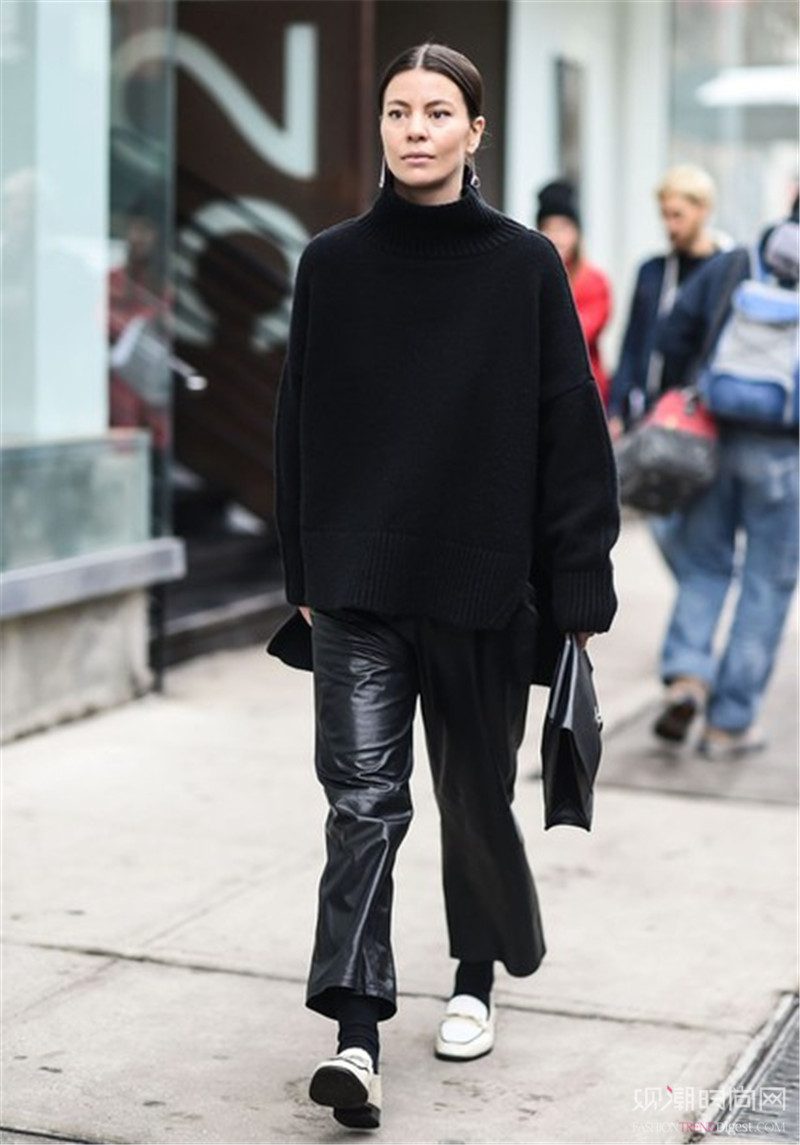 用一件毛衣輕松搞定春季時(shí)髦搭配