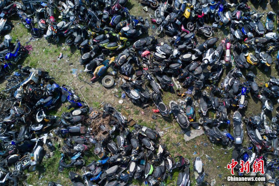 航拍南京江北機(jī)動(dòng)車(chē)報(bào)廢點(diǎn) 猶如鋼鐵“墳場(chǎng)”